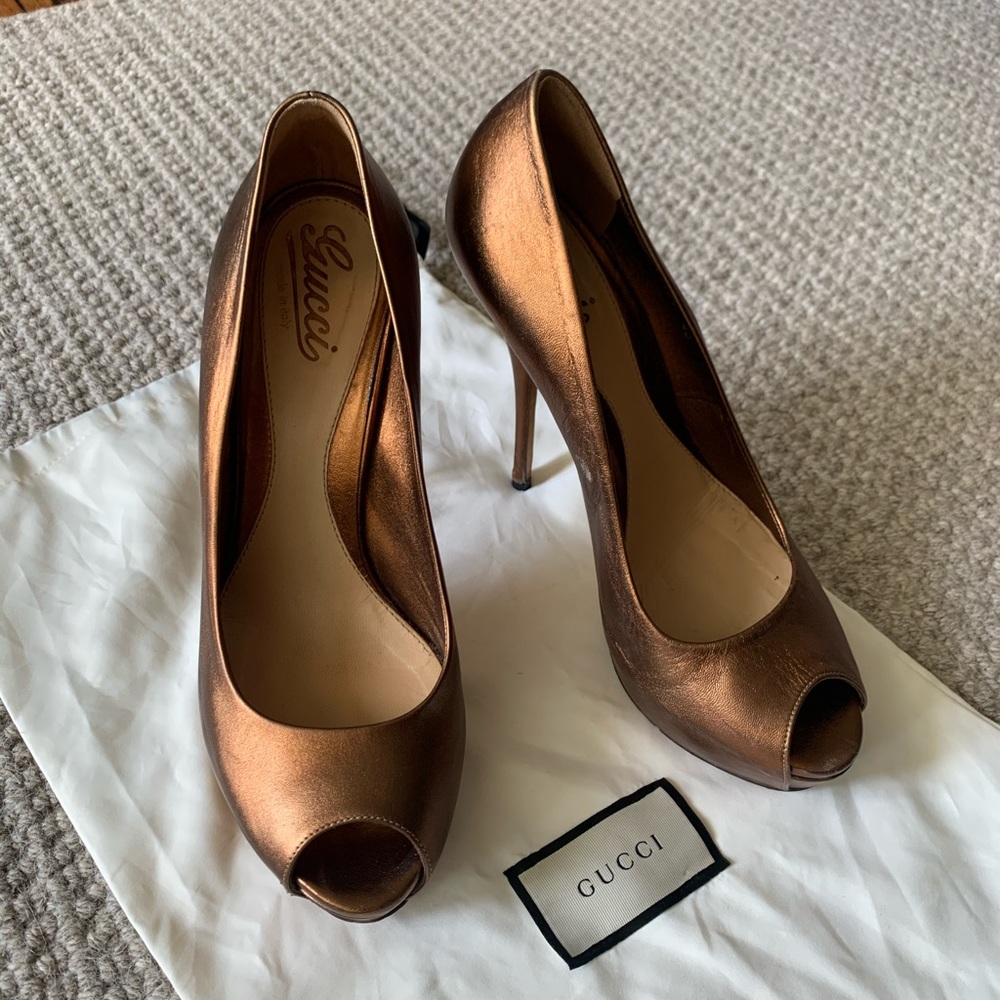 Gucci size 40 bronze open toe heels used